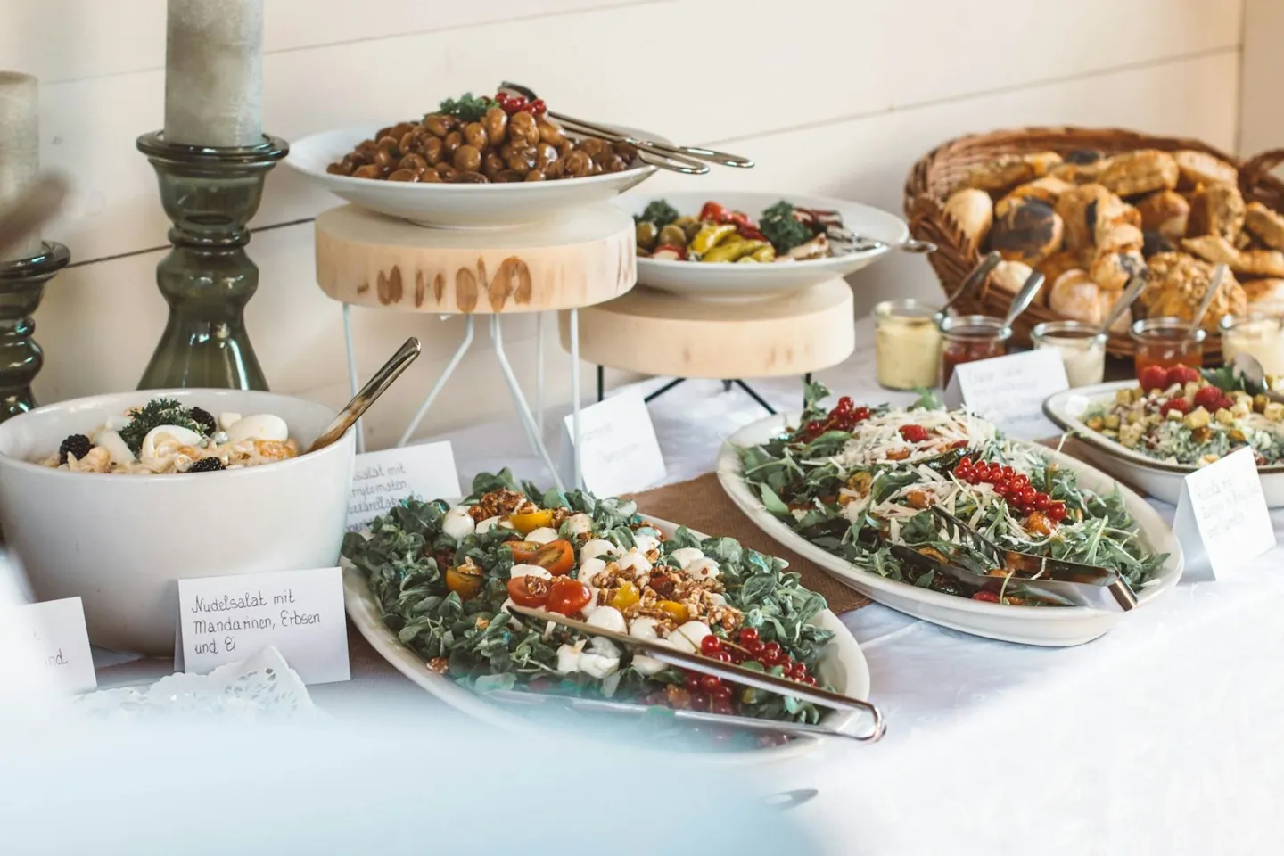 Buffet de bouchées salées pour une réception